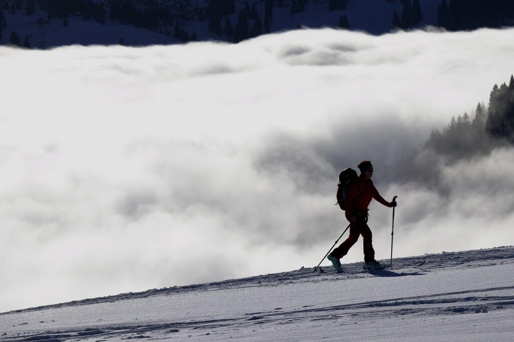 Ski Berge Wandern Skifahren Gesundheitsvorteile im Blick