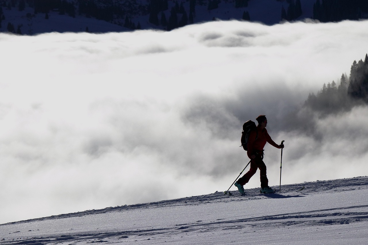 Ski Berge Wandern Skifahren Gesundheitsvorteile im Blick